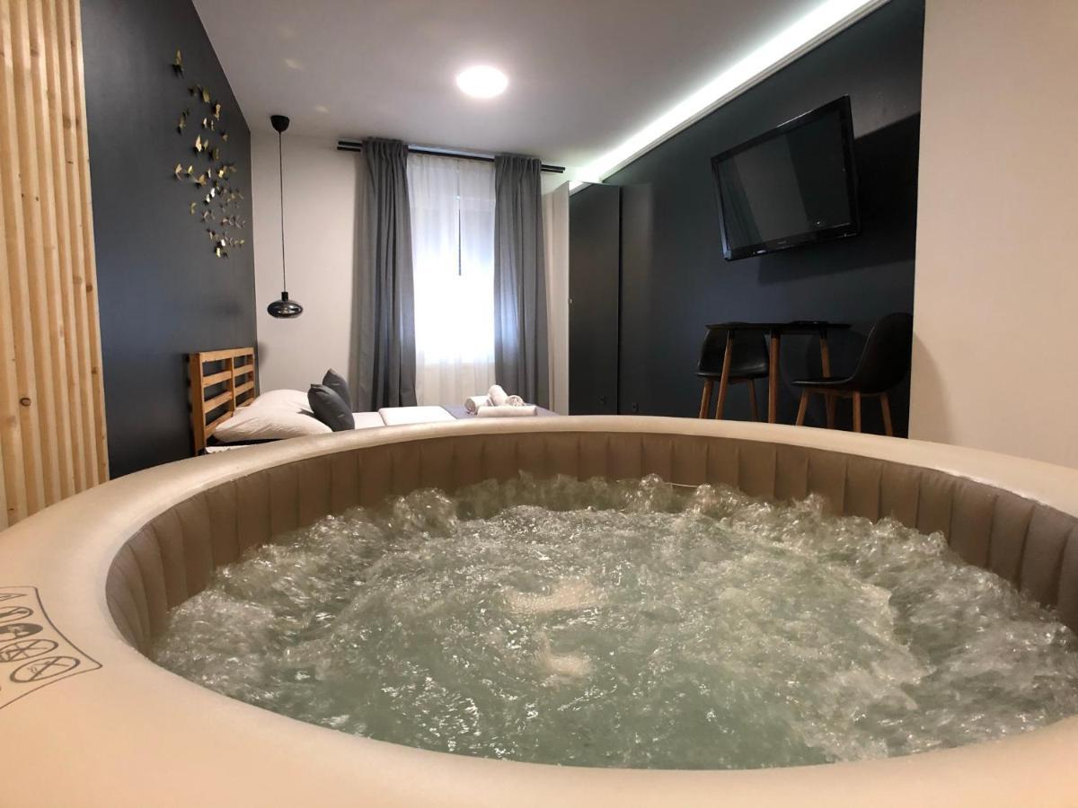 Apartment Zagreb Jacuzzi Esterno foto